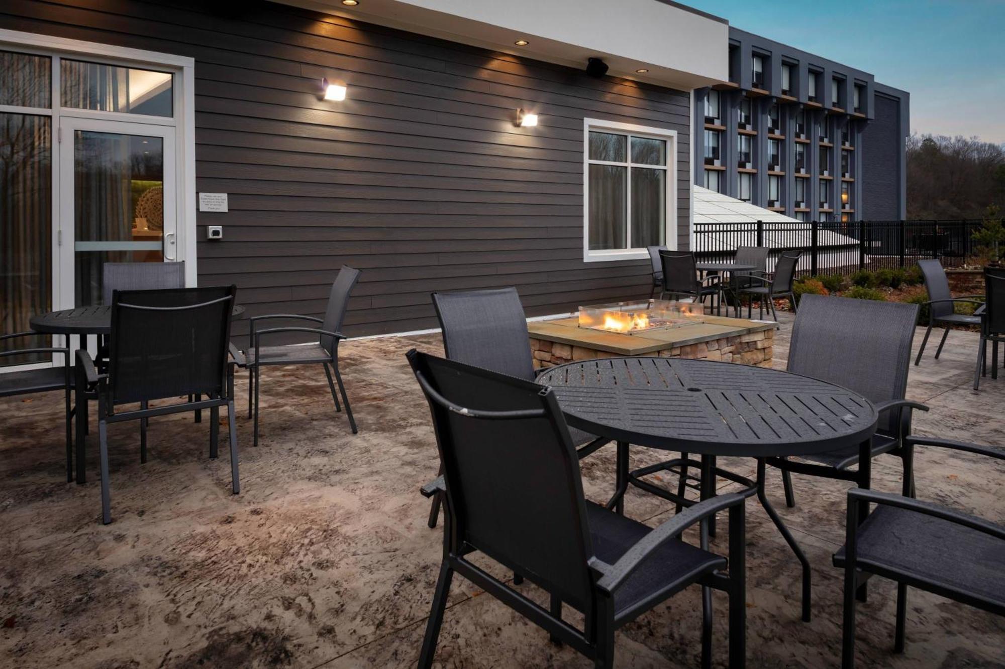 Fairfield Inn & Suites Springfield Enfield Zewnętrze zdjęcie